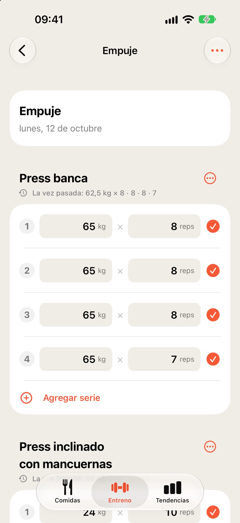 Sesión de entreno en Balora: press banca, la vez pasada 62,5 kg × 8 · 8 · 8 · 7, hoy 65 kg.